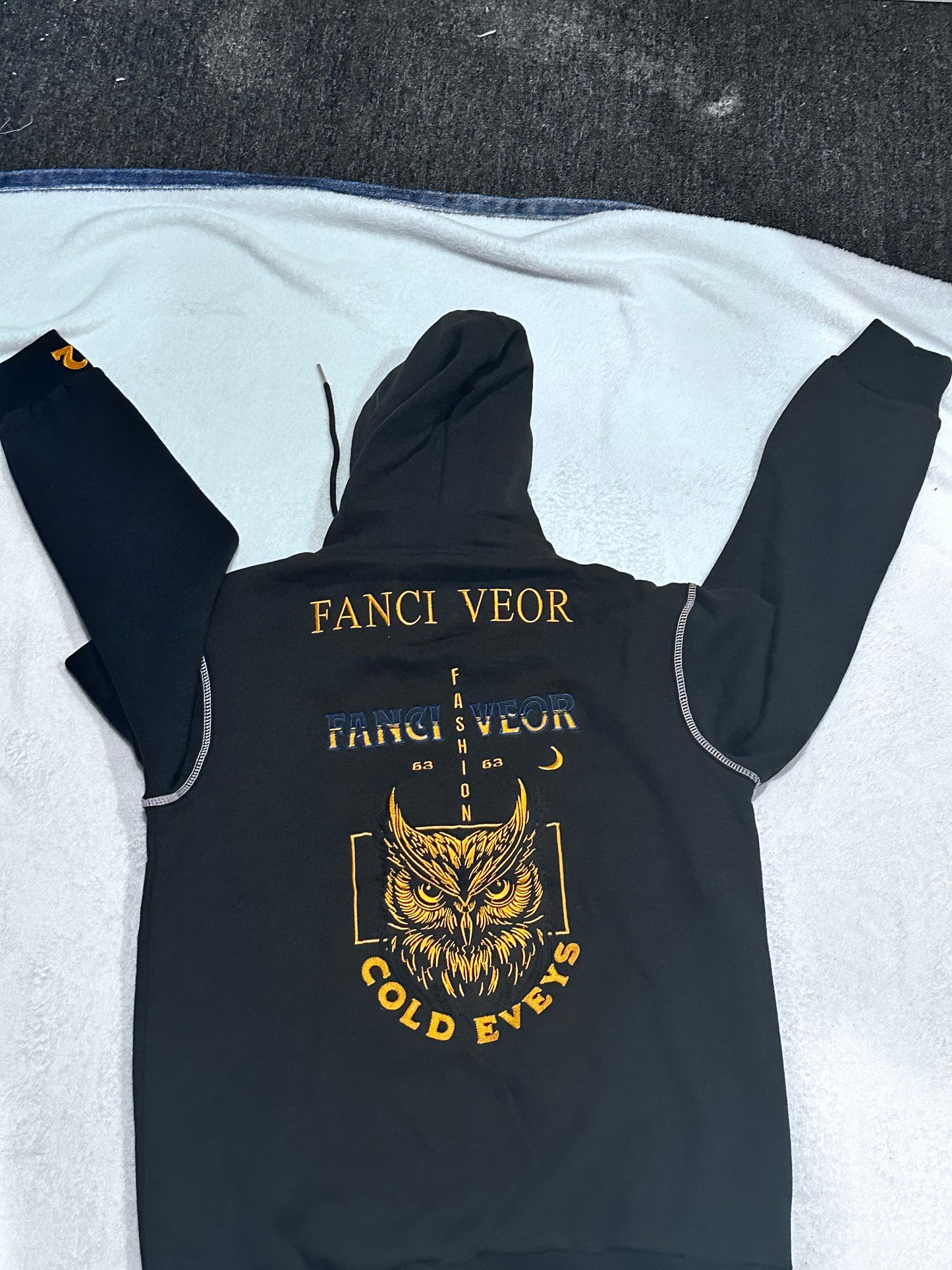 (black) zip up hoodie